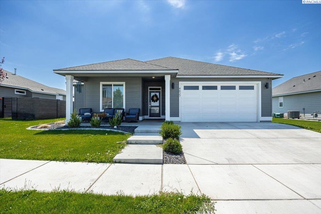 Photo of 4827 Village View St, Richland, WA 99352 (MLS # 288481)