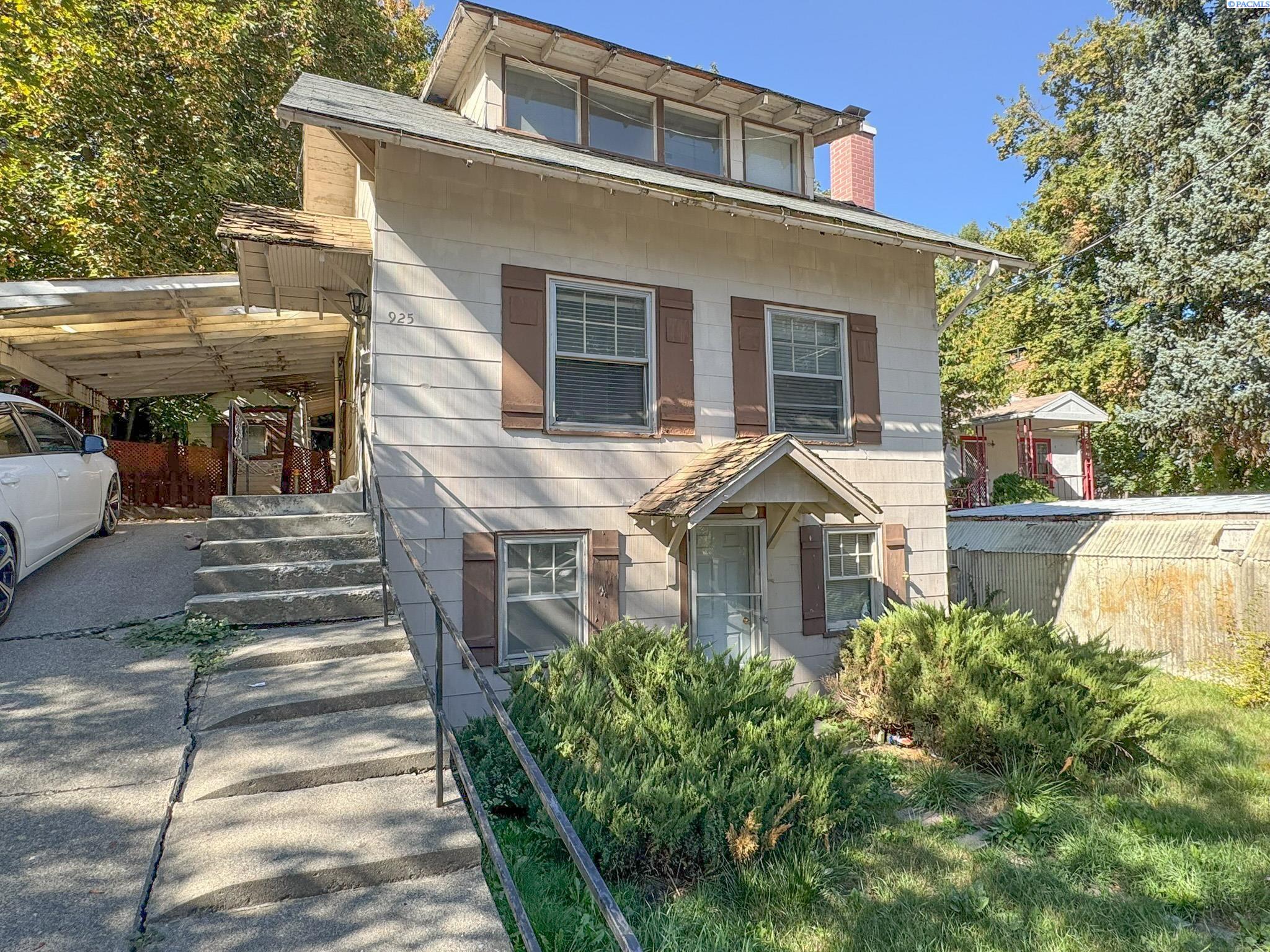 Photo 1 of 19 — 925 NE D St, Pullman, WA 99163