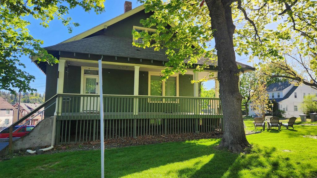 Photo of 440 NE Maple Street, Pullman, WA 99163 (MLS # 292578)