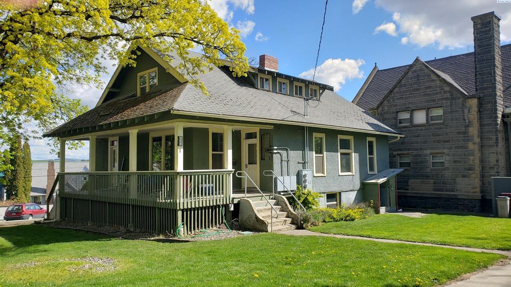 Photo of 440 NE Maple Street, Pullman, WA 99163 (MLS # 292578)