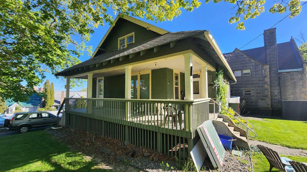 Photo of 440 NE Maple Street, Pullman, WA 99163 (MLS # 292578)