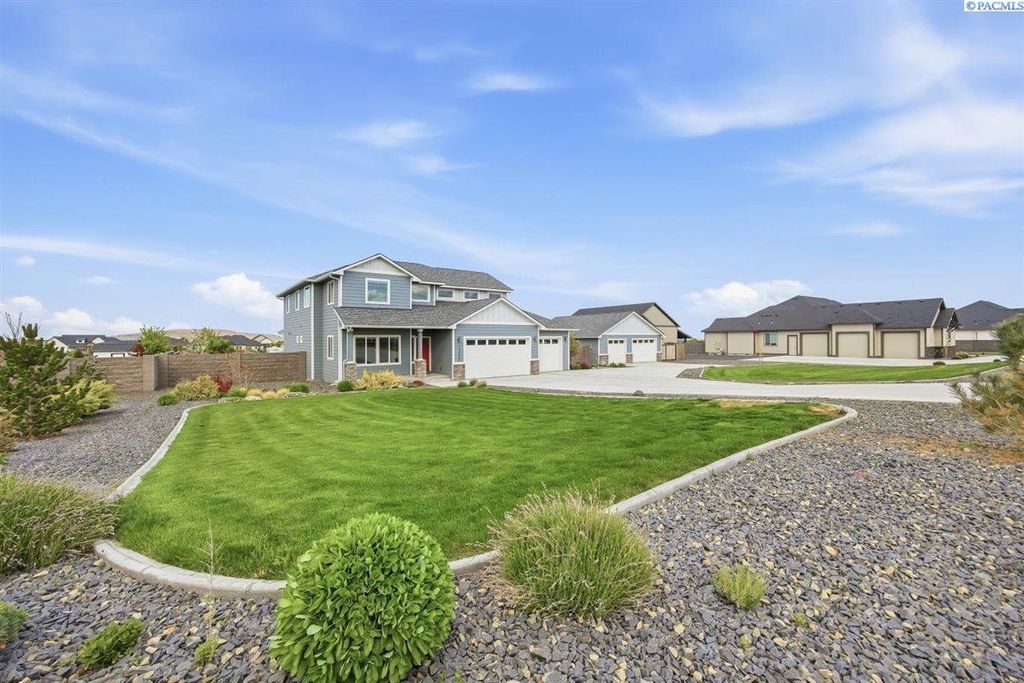 Photo of 13934 S Furlong Ln, Kennewick, WA 99338 (MLS # 292555)