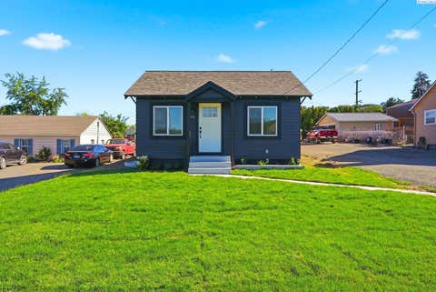 Photo of 808 Fremont Ave, Selah, WA 98942 (MLS # 295134)