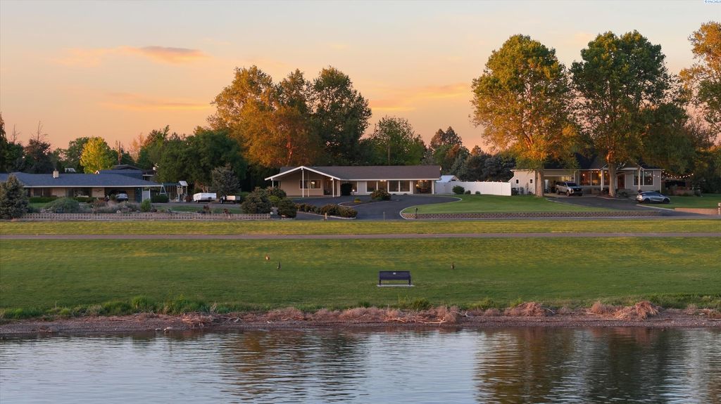 Photo of 419 Rd 52, Pasco, WA 99301 (MLS # 292795)