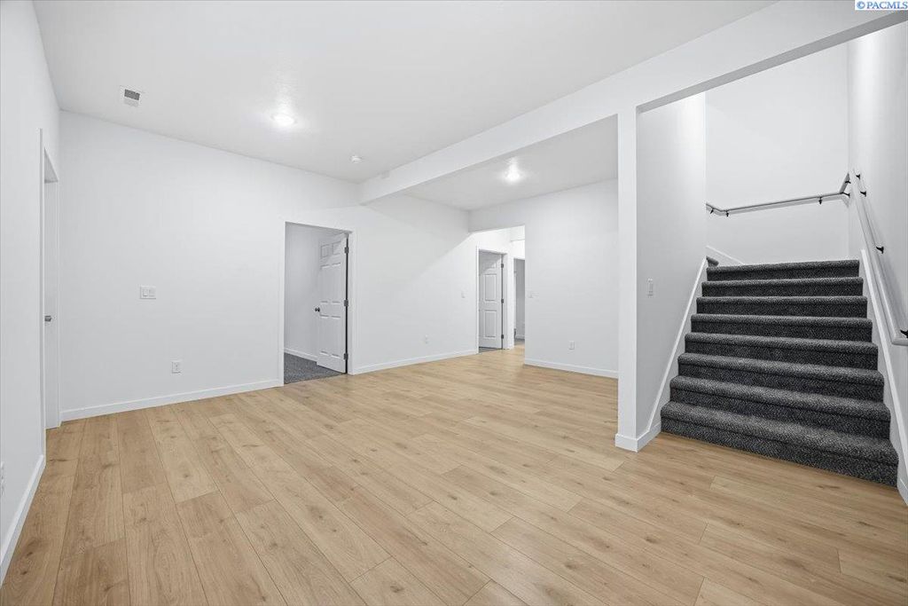 Photo of 609 W Clark St, Pasco, WA 99301 (MLS # 290191)