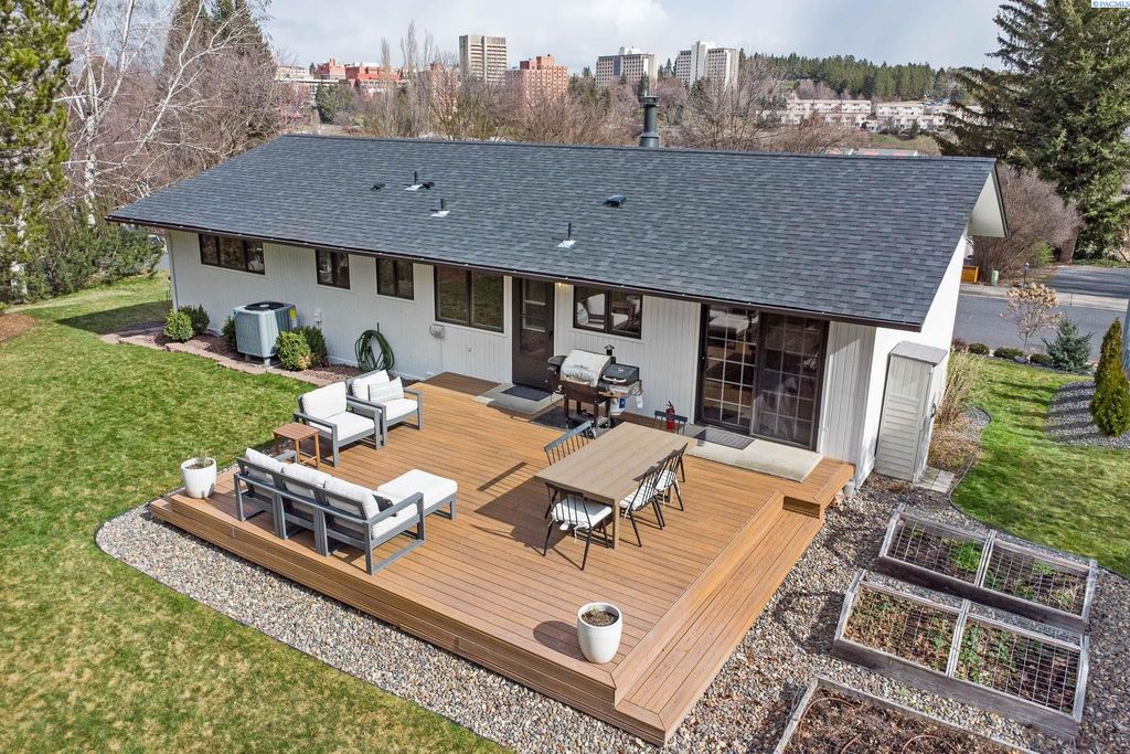 Photo of 835 Sunnymead Way, Pullman, WA 99163 (MLS # 291187)