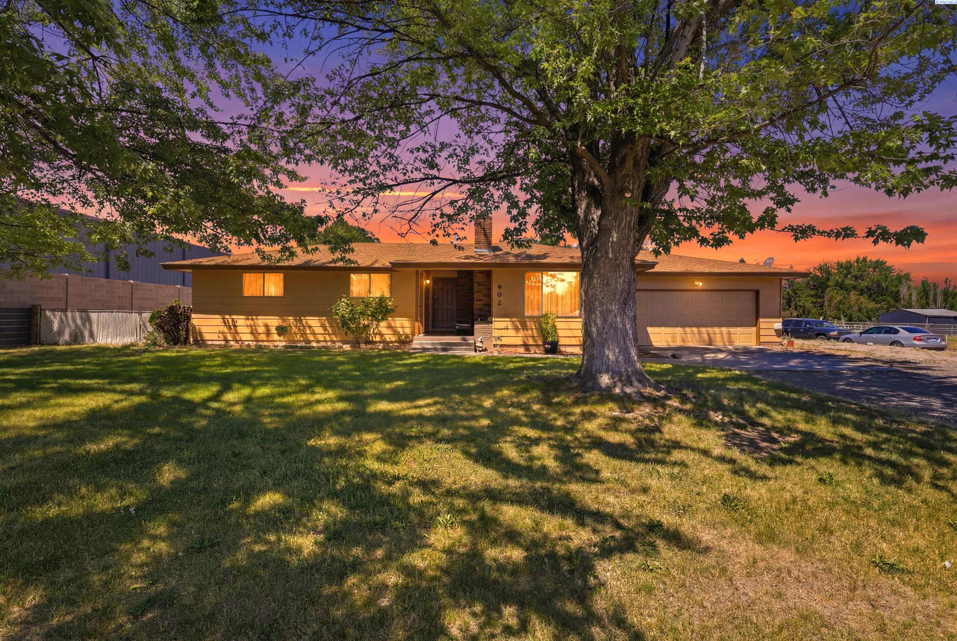Photo 1 of 46 — 902 S Kellogg, Kennewick, WA 99336