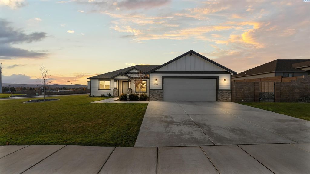 Photo of 3504 Kathren Lane, Pasco, WA 99301 (MLS # 289142)