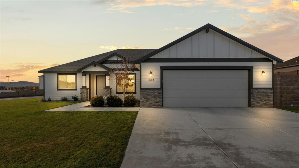 Photo of 3504 Kathren Lane, Pasco, WA 99301 (MLS # 289142)