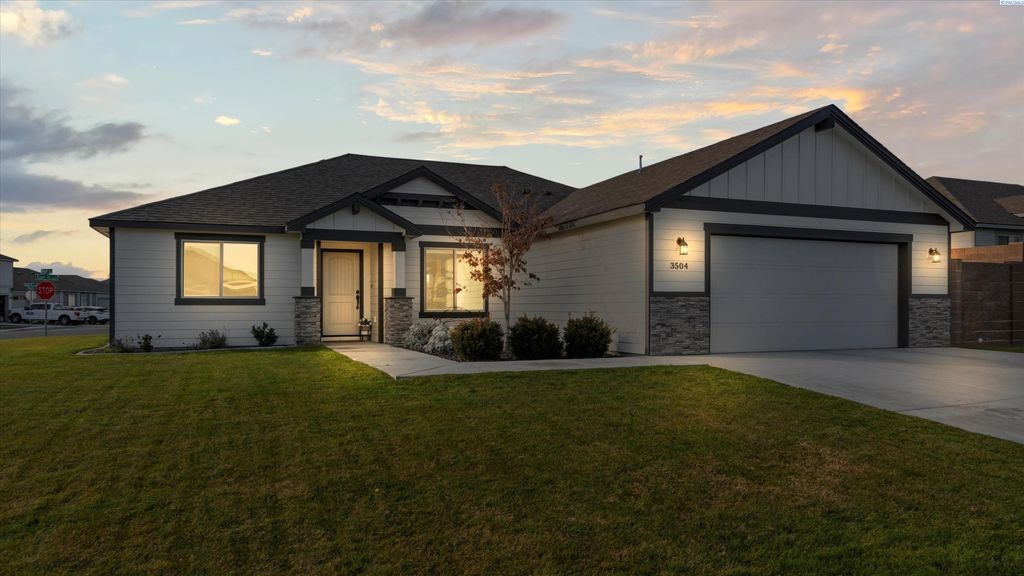 Photo of 3504 Kathren Lane, Pasco, WA 99301 (MLS # 289142)