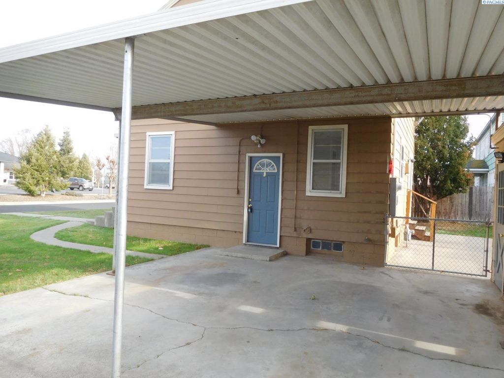 Photo of 709 Comstock St, Richland, WA 99352 (MLS # 289495)