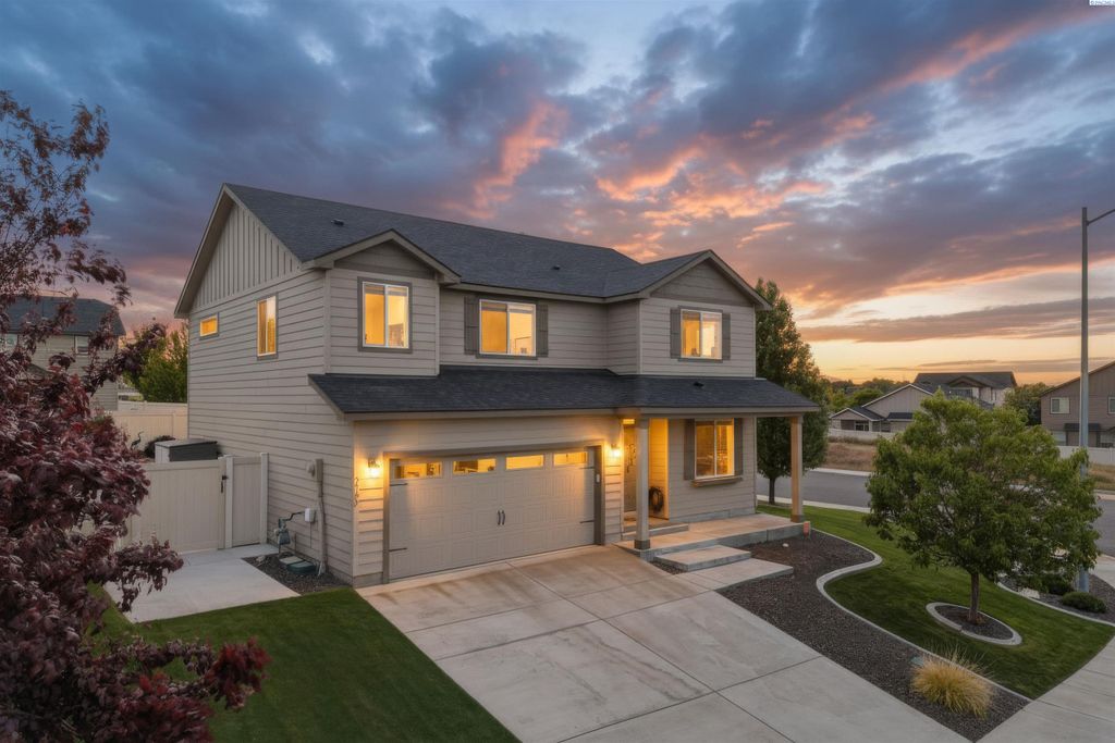 Photo of 2905 Woodland Pl, Richland, WA 99352 (MLS # 292662)