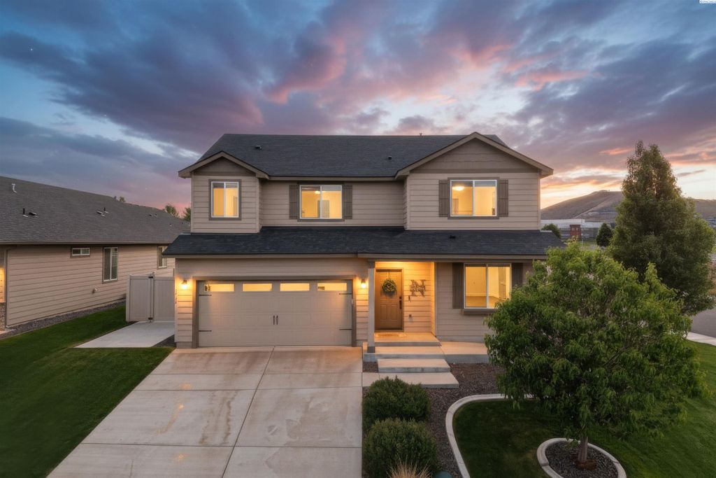 Photo of 2905 Woodland Pl, Richland, WA 99352 (MLS # 292662)