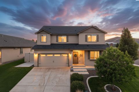 Photo of 2905 Woodland Pl, Richland, WA 99352 (MLS # 292662)