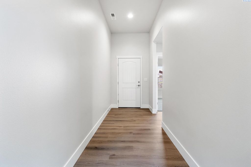 Photo of 2945 S Penn St, Kennewick, WA 99338 (MLS # 288579)