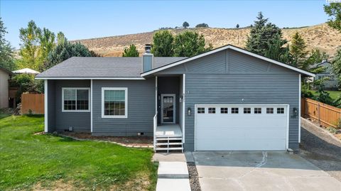 Photo of 6021 W 20th Avenue, Kennewick, WA 99338 (MLS # 288096)