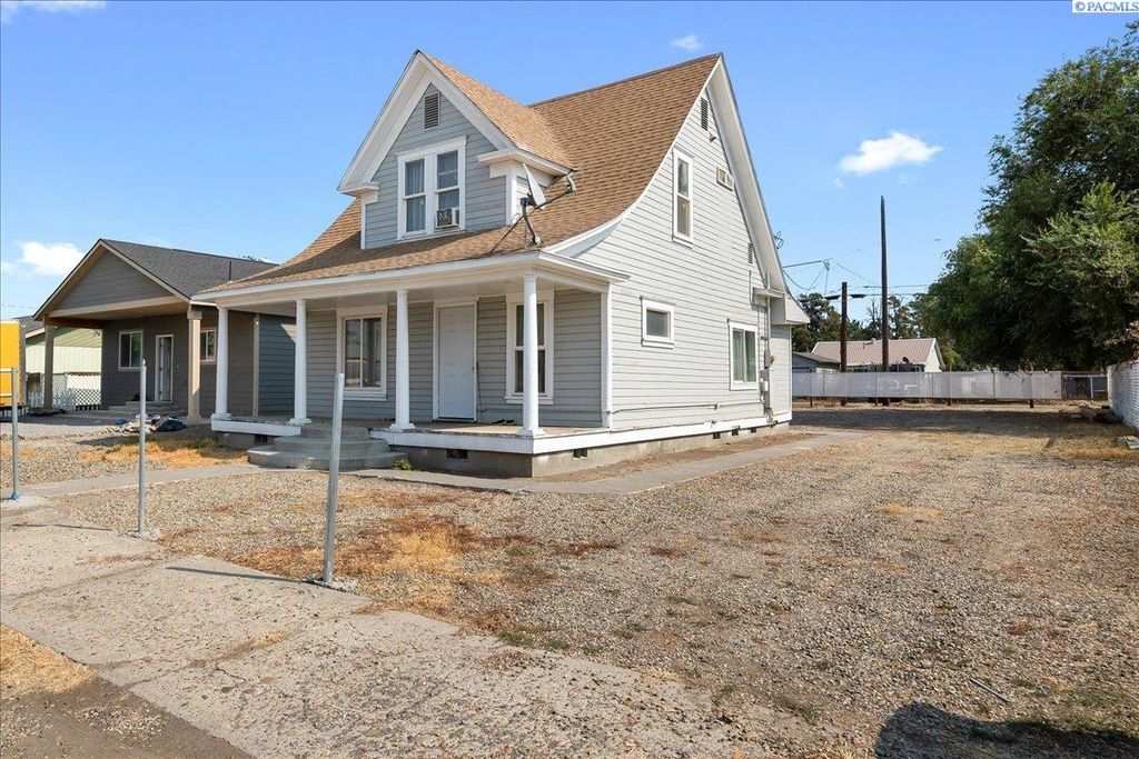Photo of 318 N 3 Ave, Mabton, WA 98935 (MLS # 287558)