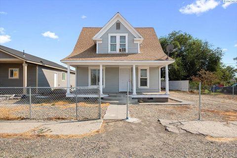 Photo of 318 N 3 Ave, Mabton, WA 98935 (MLS # 287558)