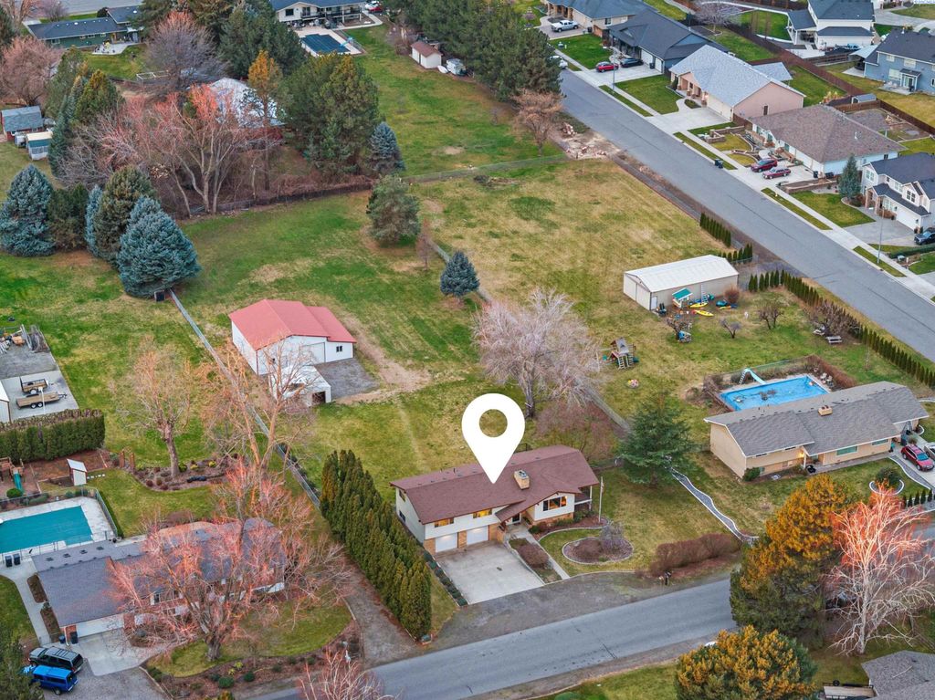 Photo of 10220 Maple Drive, Pasco, WA 99301 (MLS # 289808)