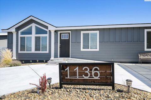 Photo of 1136 Harrison Pl, Kennewick, WA 99336 (MLS # 292630)
