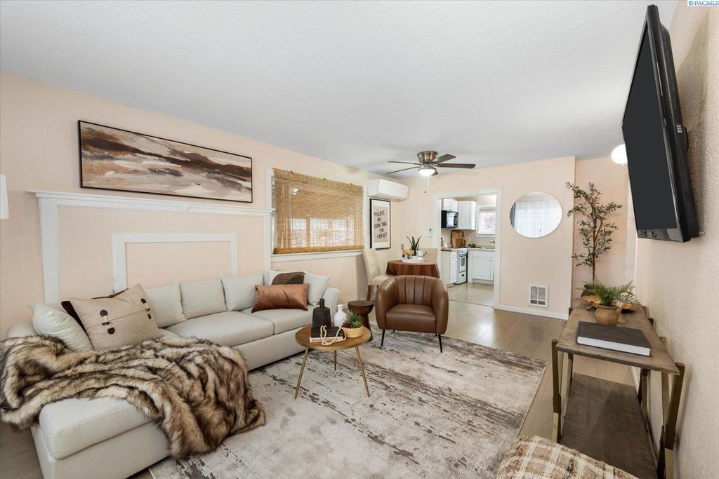 Photo of 2011 S Rainier St, Kennewick, WA 99336 (MLS # 289337)