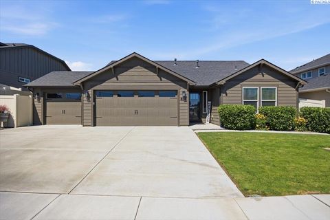 Photo of 386 Wishkah Drive, Richland, WA 99352 (MLS # 294532)