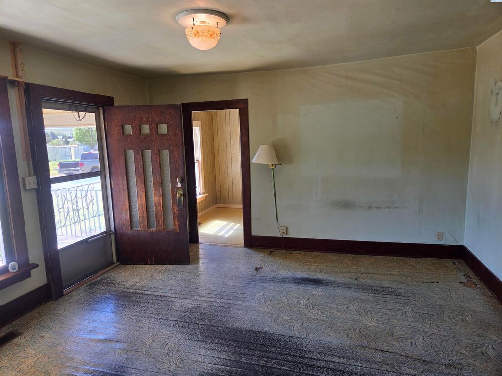 Photo of 102 S Clark Ave, La Crosse, WA 99143 (MLS # 292581)