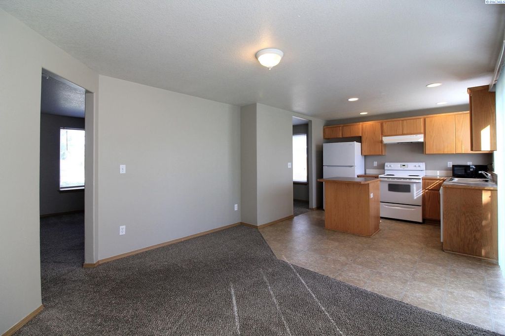 Photo of 8708 Overland Court, Pasco, WA 99301 (MLS # 287504)