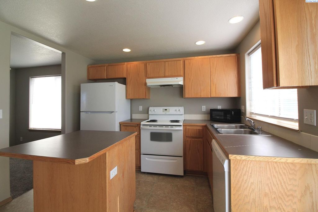 Photo of 8708 Overland Court, Pasco, WA 99301 (MLS # 287504)