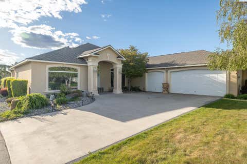 Photo of 1200 W Canyon Lakes Dr, Kennewick, WA 99337 (MLS # 294860)