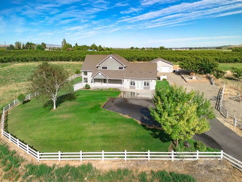Photo of 16436 Yakima Valley Hwy, Zillah, WA 98932 (MLS # 293707)