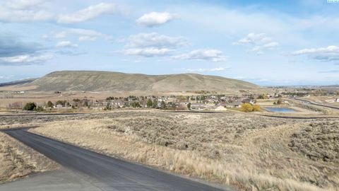 Photo of 72810 Homestead Rd, Kennewick, WA 99338 (MLS # 290773)