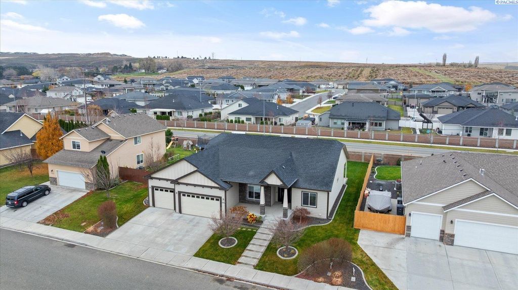 Photo of 8529 W 9th Ave, Kennewick, WA 99336 (MLS # 289165)