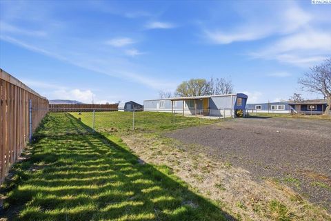 Photo of 31404 E Kennedy Rd Unit 19 Rd, Benton City, WA 99320 (MLS # 291874)