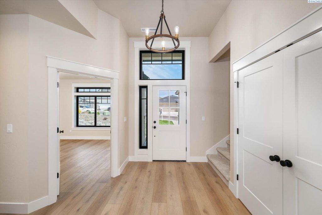 Photo of 2379 Upriver Ave, Richland, WA 99352 (MLS # 293041)