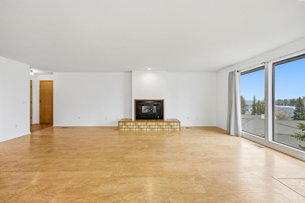 Photo of 540 SW Moe St, Pullman, WA 99163 (MLS # 292667)