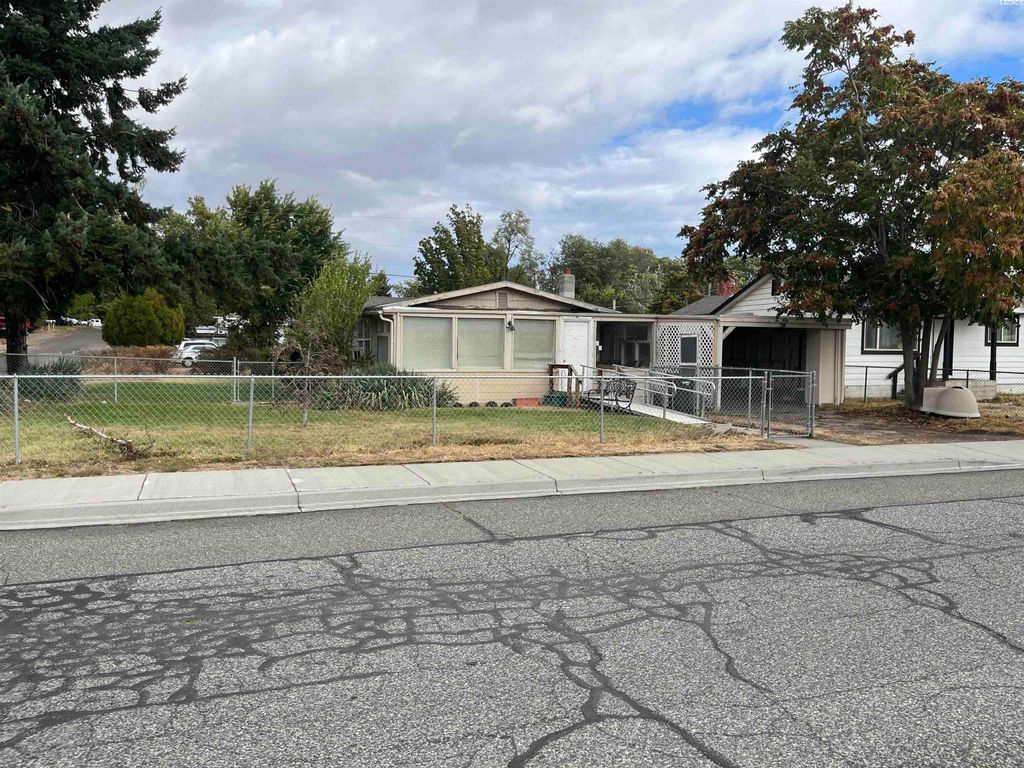 Photo of 6080 Deer St, West Richland, WA 99353 (MLS # 288406)