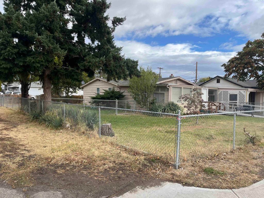 Photo of 6080 Deer St, West Richland, WA 99353 (MLS # 288406)