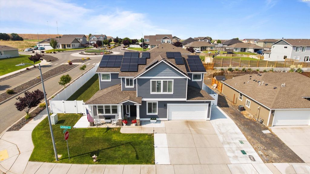 Photo of 1140 W Edison Street, Connell, WA 99326 (MLS # 289480)