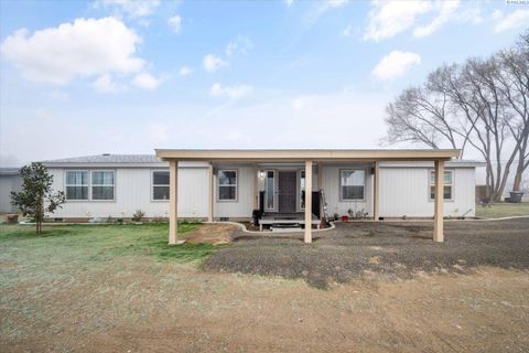 Photo of 220011 E Game Farm Rd, Kennewick, WA 99337 (MLS # 289641)