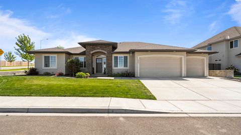 Photo of 8803 W 12th Avenue, Kennewick, WA 99338 (MLS # 286290)