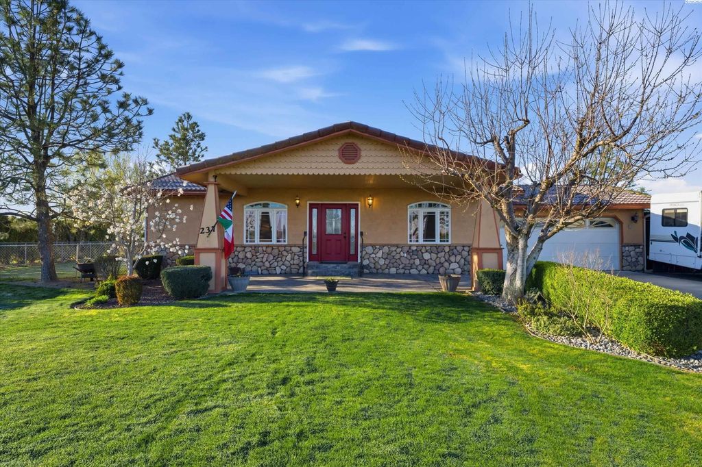 Photo of 237 Reeds Road, Touchet, WA 99360 (MLS # 291868)