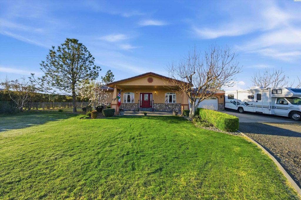 Photo of 237 Reeds Road, Touchet, WA 99360 (MLS # 291868)