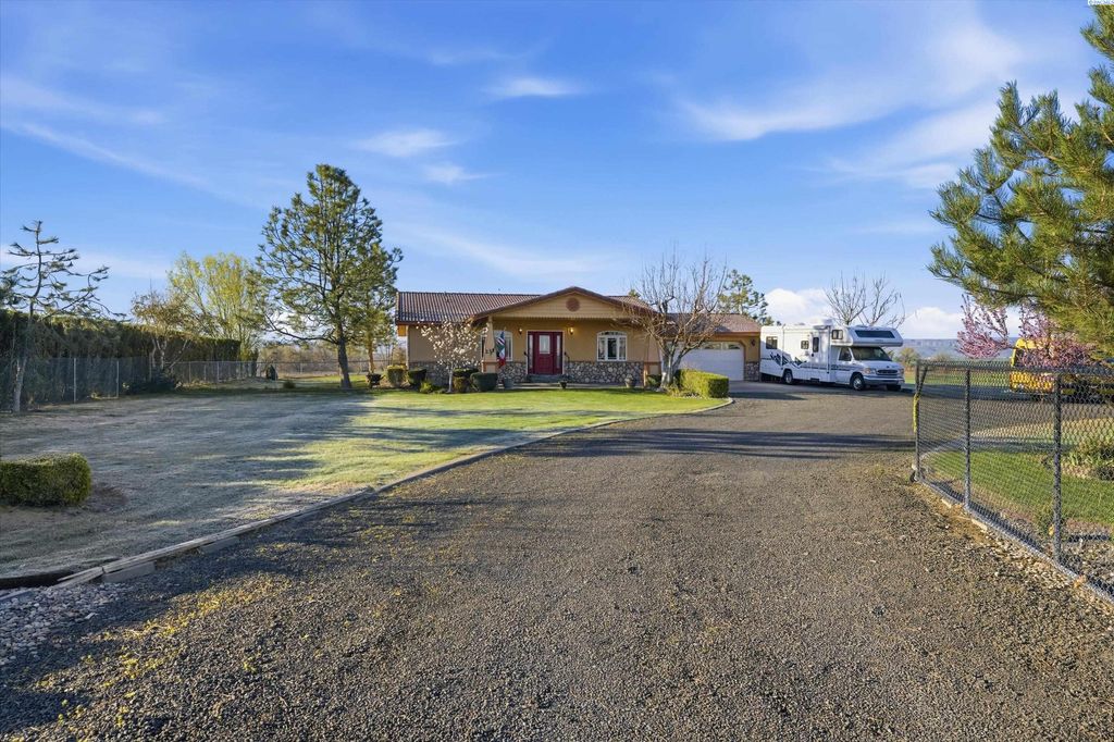 Photo of 237 Reeds Road, Touchet, WA 99360 (MLS # 291868)