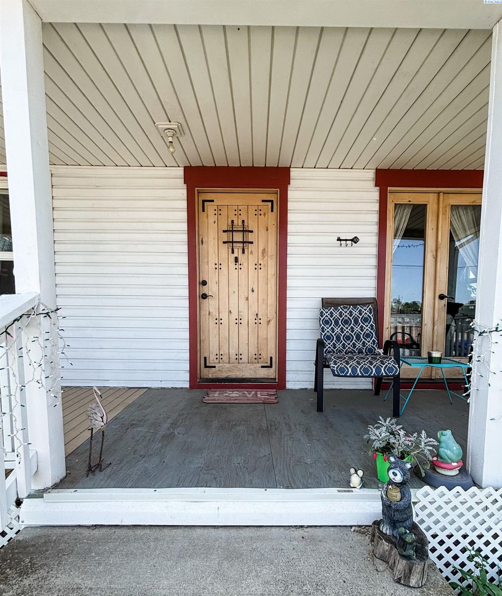 Photo of 307 G St, Endicott, WA 99125 (MLS # 290549)