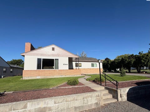Photo of 1044 Sadie St, Prosser, WA 99350 (MLS # 293816)