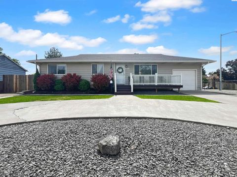 Photo of 805 Catskill St, Richland, WA 99354 (MLS # 293488)