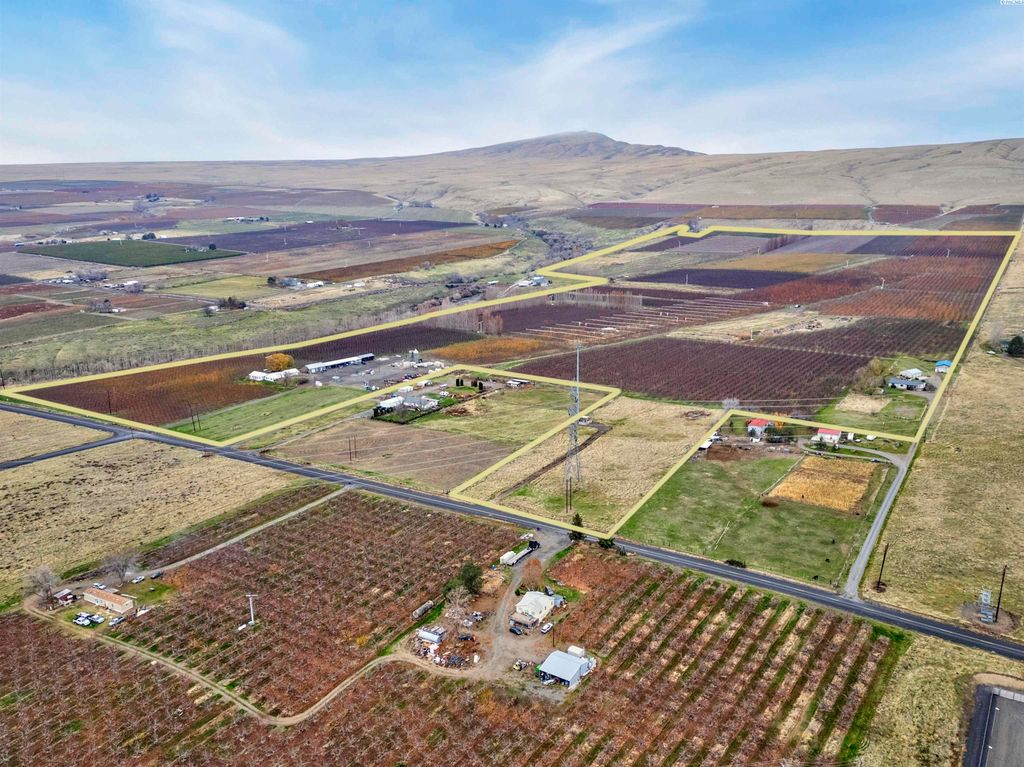 Photo of 14306 W Acord Road, Benton City, WA 99320 (MLS # 289112)