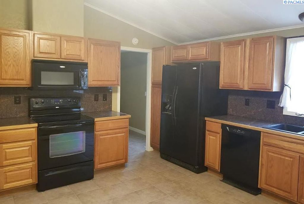 Photo of 961 N 60th Ave, West Richland, WA 99353 (MLS # 289399)