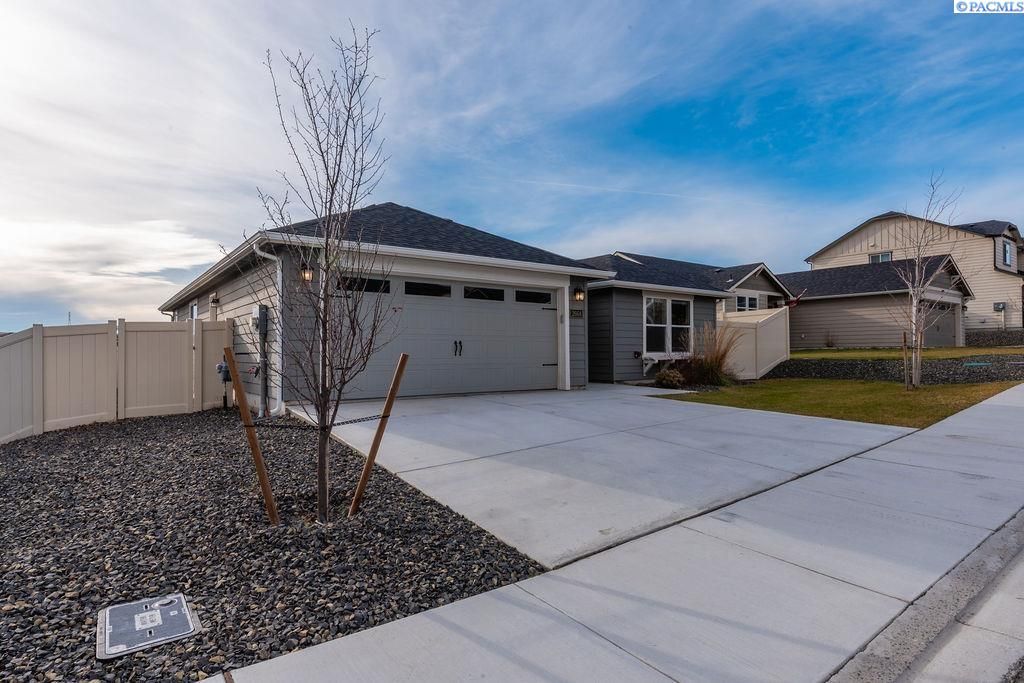 Photo of 2664 S Wilson St, Kennewick, WA 99338 (MLS # 289836)